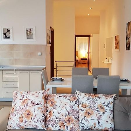 Riverside Villa 티바트 외부 사진
