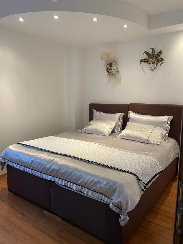 Riverside Villa 티바트 외부 사진