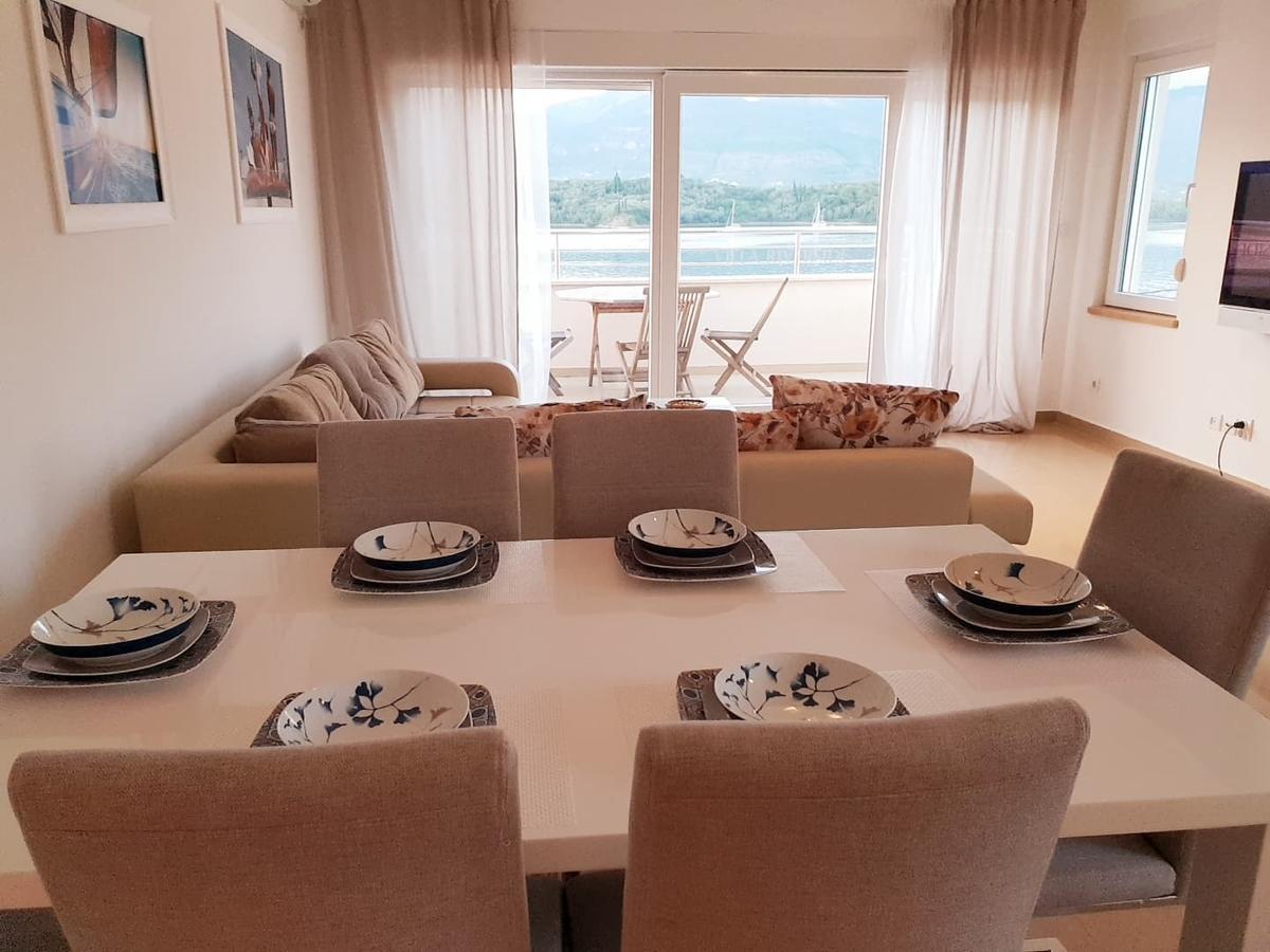 Riverside Villa 티바트 외부 사진